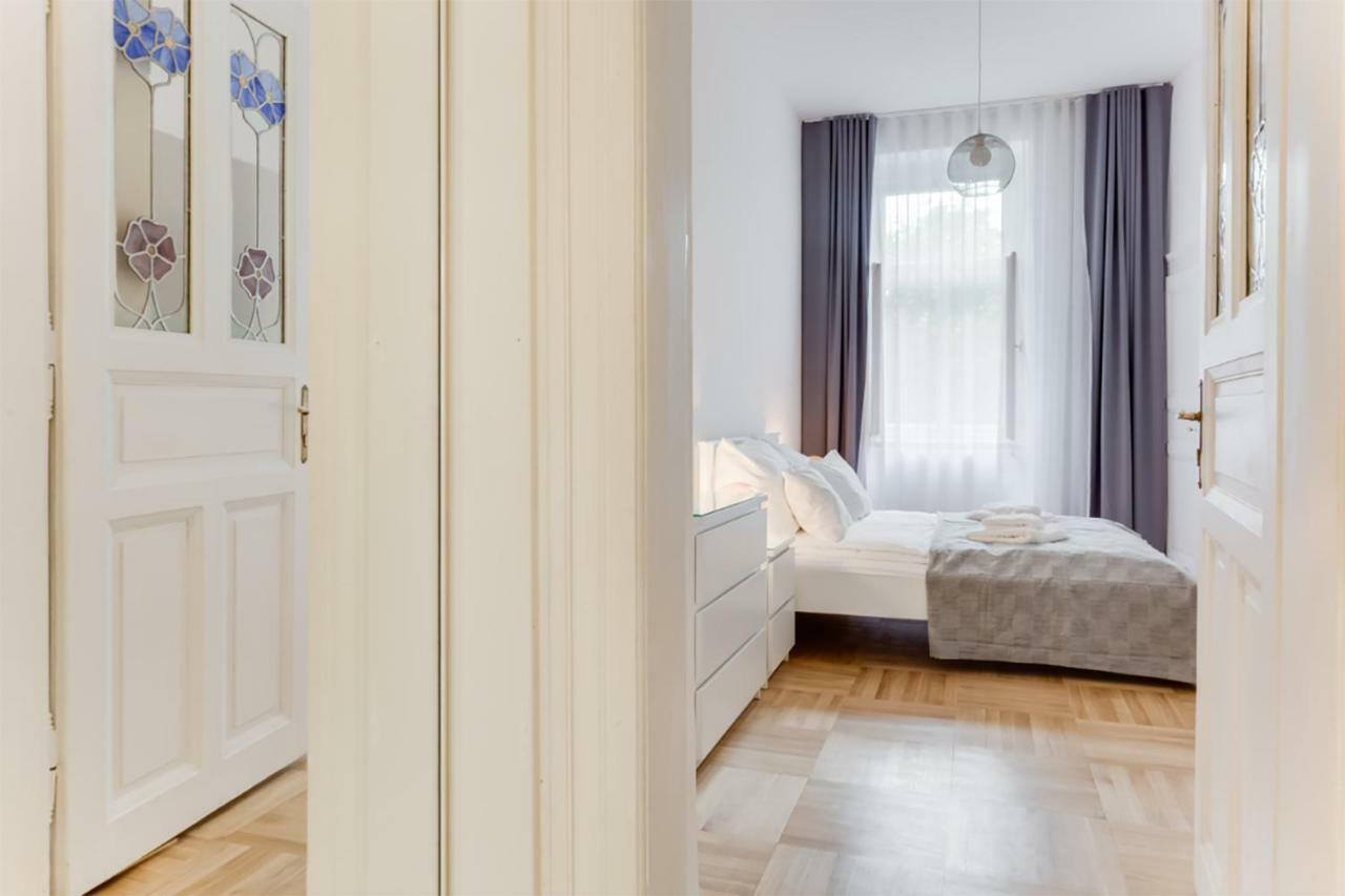 The Dancing House Residence, Two Bedroom Apartment With Balcony Near River! Praga Exterior foto