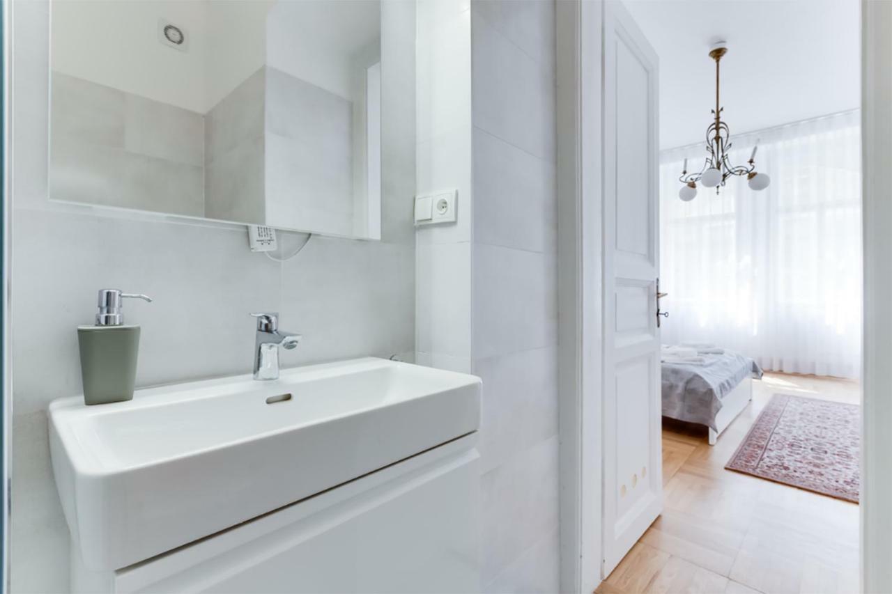 The Dancing House Residence, Two Bedroom Apartment With Balcony Near River! Praga Exterior foto